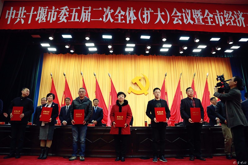 十堰精密新動力科技有限公司榮獲“2016年度工業轉型升級優秀企業”稱號